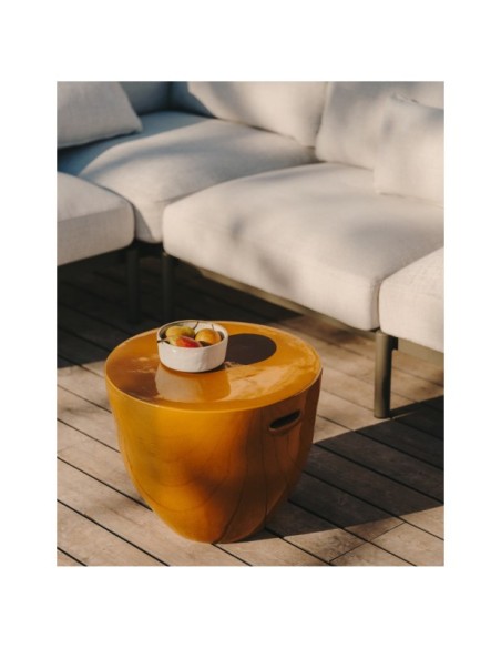 Mesa auxiliar exterior Mesquida de cerámica con acabado mostaza glaseado Ø 45 cm - Kave Home