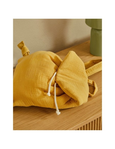 Lámpara de mesa Monze de metal pintado verde claro - Kave Home