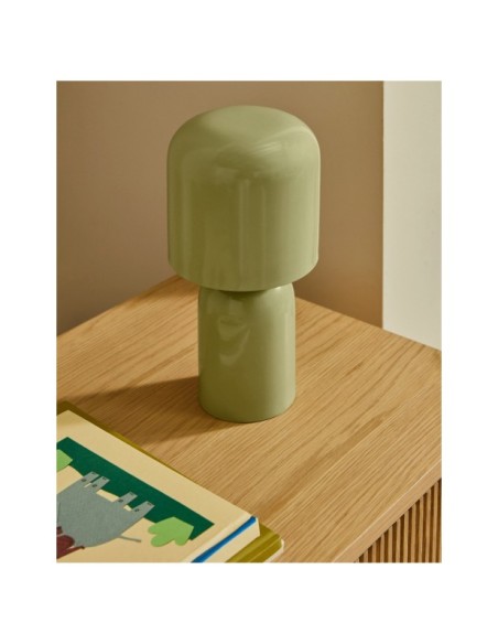 Lámpara de mesa Monze de metal pintado verde claro - Kave Home