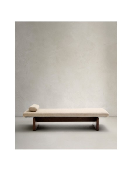 Diván Topaz de chenilla beige y madera maciza de fresno con acabado nogal 200 cm FSC 100% - Kave Home