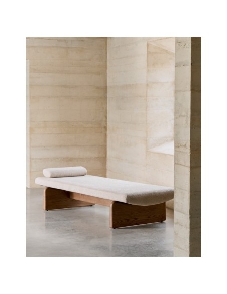 Diván Topaz de chenilla beige y madera maciza de fresno con acabado nogal 200 cm FSC 100% - Kave Home