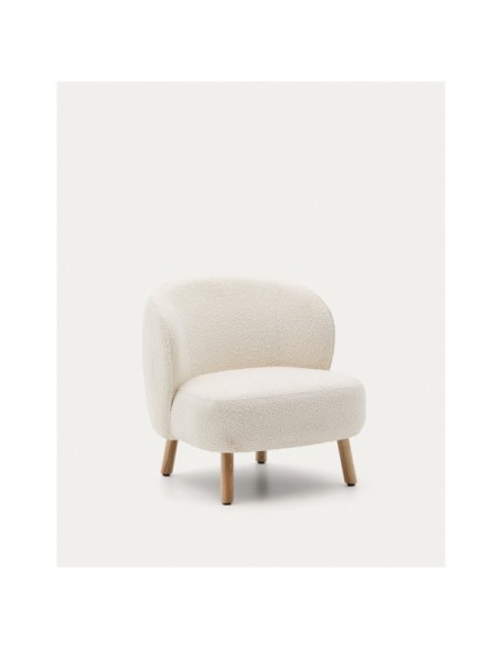 Butaca Ulit de borreguito blanco y patas de madera maciza haya acabado natural - Kave Home