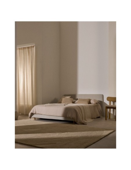 Cama desenfundable Valma de chenilla perla y patas madera maciza de haya colchón de 160x200cm - Kave Home