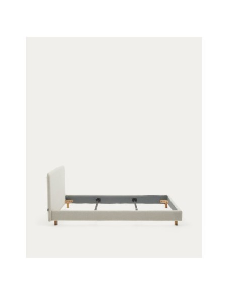 Cama desenfundable Valma de chenilla perla y patas madera maciza de haya colchón de 180x200cm - Kave Home