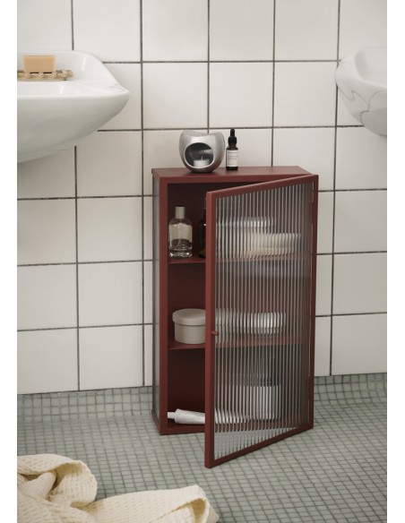 Aparador HAZE, Cristal Estriado / Metal Rojo Óxido - Ferm Living