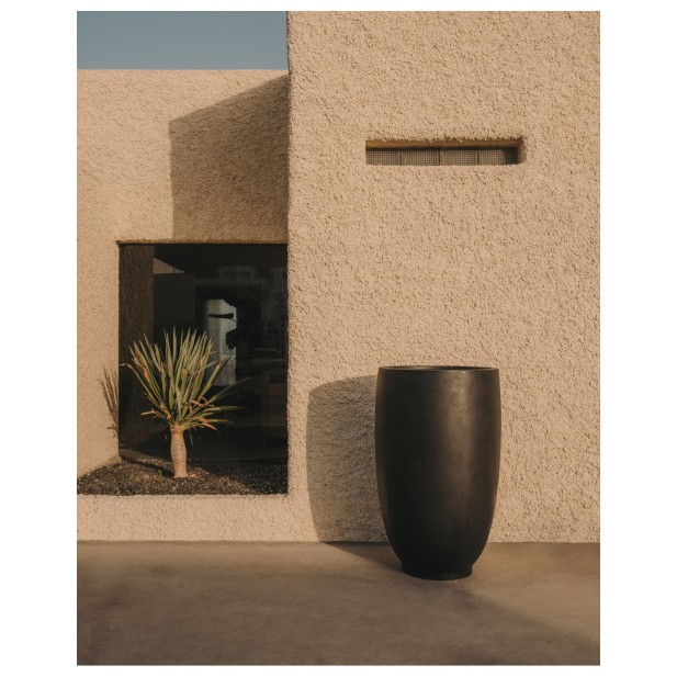 Macetero Aiguablava de cemento negro...