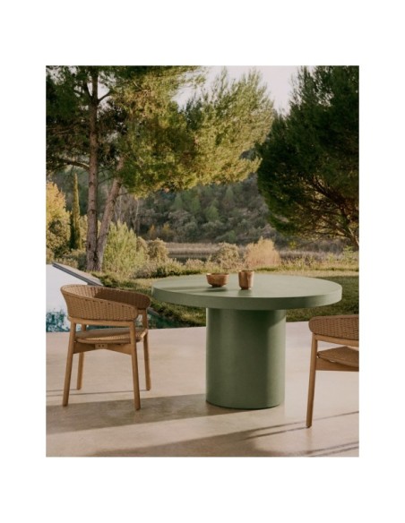 Mesa redonda Aiguablava de cemento verde Ø 120 cm - Kave Home
