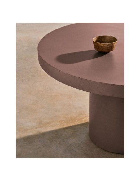 Mesa redonda Aiguablava de cemento terracota Ø 120 cm - Kave Home
