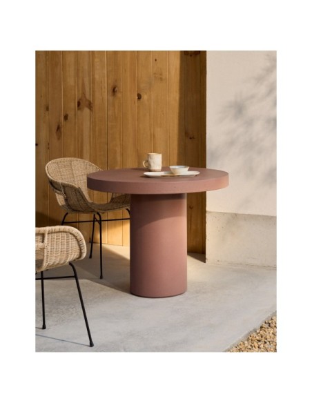 Mesa redonda Aiguablava de cemento terracota Ø 90 cm - Kave Home