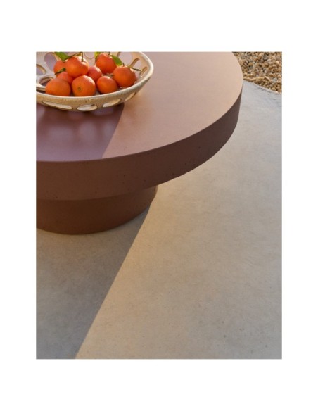 Mesa de centro Aiguablava de cemento terracota Ø 66 cm - Kave Home