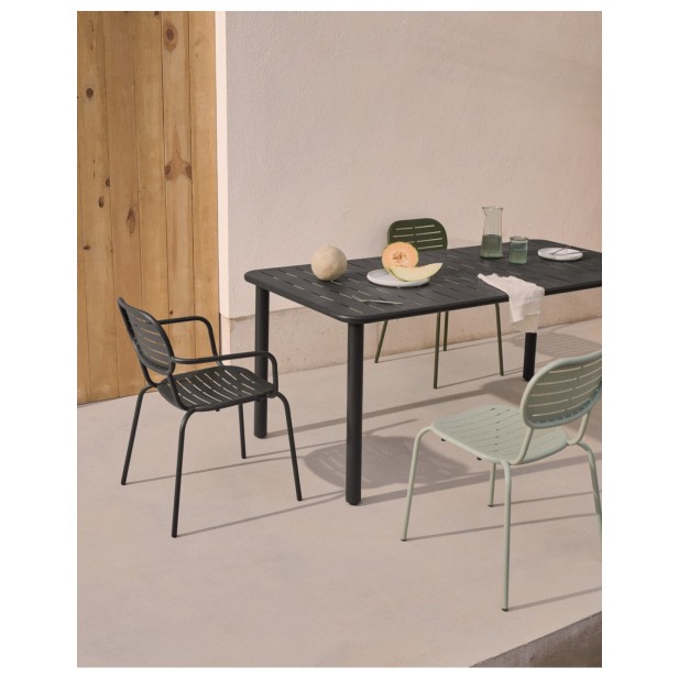 Silla apilable con reposabrazos de...