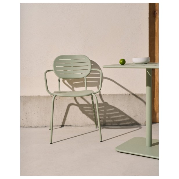 Silla apilable con reposabrazos de... Silla apilable con reposabrazos de...