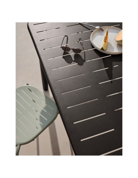 Mesa de exterior Brai de acero galvanizado gris oscuro 180 x 90 cm - Kave Home