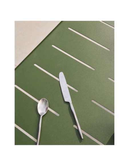 Mesa de exterior Brai de acero galvanizado verde 180 x 90 cm - Kave Home