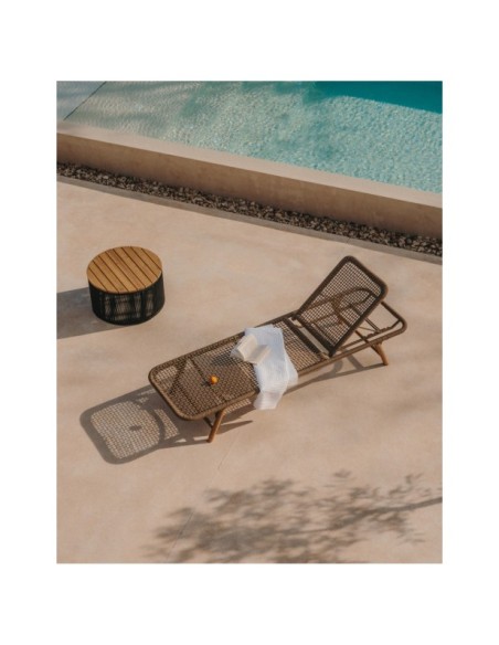 Tumbona Dandara estructura de acero cuerda beige y patas de madera maciza acacia FSC 100% - Kave Home