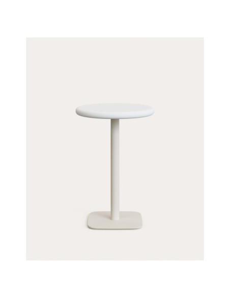 Mesa redonda alta de exterior Dina con sobre de cemento blanco Ø70cm y pie de acero blanco 48x48x96cm - Kave Home