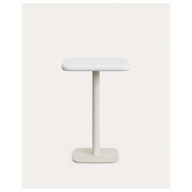 Mesa alta de exterior Dina con sobre de cemento blanco 70x70cm y pie de acero blanco 48x48x96cm - Kave Home
