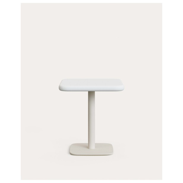 Mesa de exterior Dina con sobre de cemento blanco 70x70cm y pie de acero blanco 48x48x72cm - Kave Home