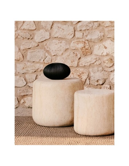 Mesa auxiliar Drasi de cemento con acabado efecto travertino Ø60 cm - Kave Home