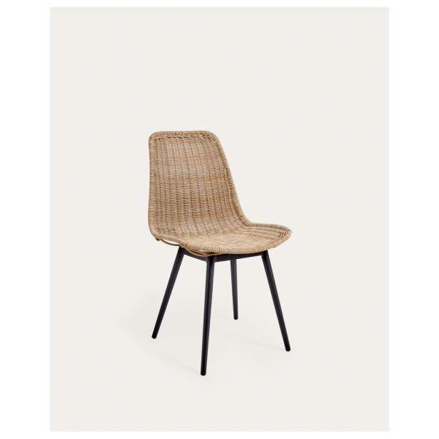 Silla de exterior Equal de ratán sintético y patas de aluminio acabado negro - Kave Home