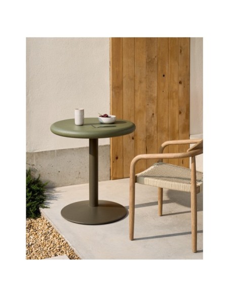 Mesa redonda de exterior Esilda con sobre de cemento verde Ø70cm y pie de acero verde Ø55x72cm - Kave Home