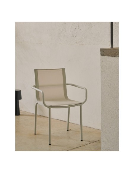 Silla de exterior apilable Galdana de aluminio con acabado pintado gris claro - Kave Home