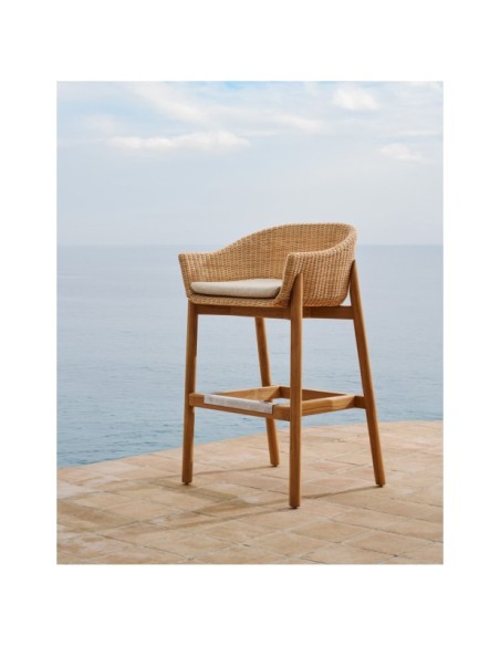 Taburete Galea de madera maciza de teca y ratán sintético 75 cm FSC 100% - Kave Home