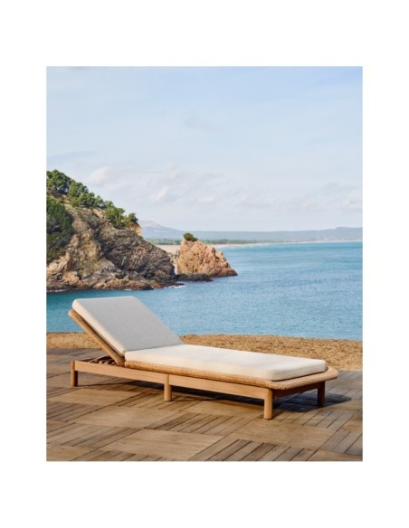 Tumbona Galea de madera maciza de teca y ratán sintético FSC 100% - Kave Home