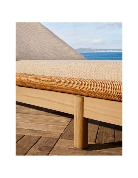 Tumbona Galea de madera maciza de teca y ratán sintético FSC 100% - Kave Home