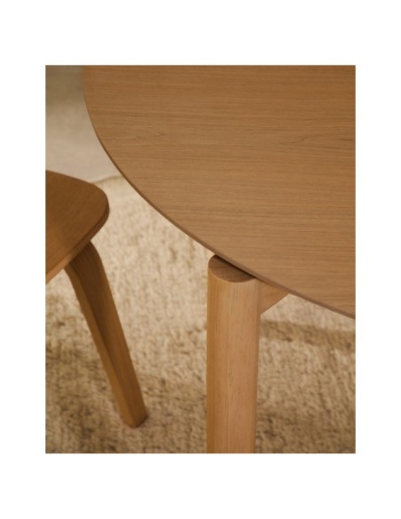 Mesa redonda Indara de chapa de fresno y madera maciza de caucho con acabado tono natural Ø110cm - Kave Home
