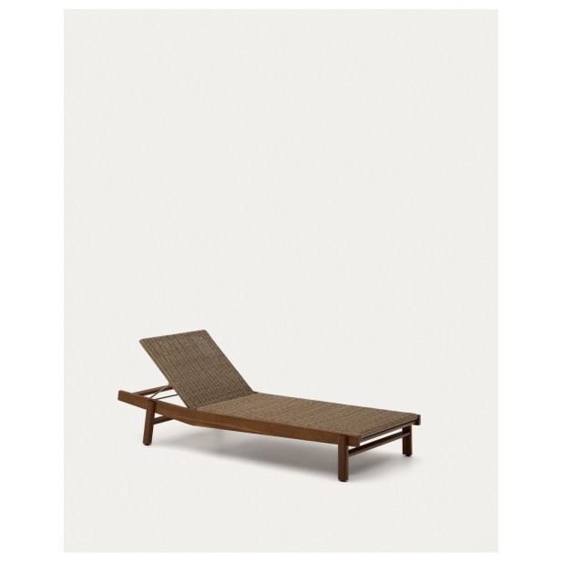 Tumbona Itani de madera maciza de acacia y ratán sintético FSC 100% - Kave Home