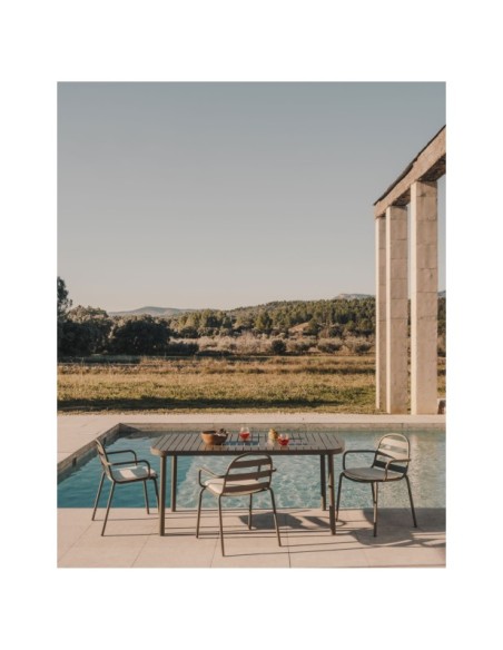 Mesa de exterior Joncols de aluminio con acabado pintado gris 180 x 90 cm - Kave Home
