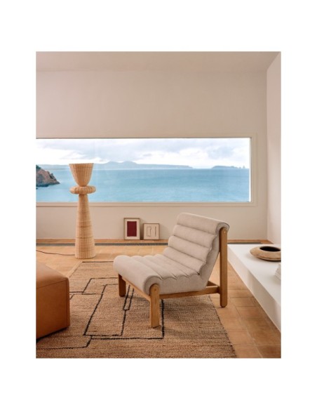 Butaca Magira beige de madera maciza de roble con acabado tono natural - Kave Home