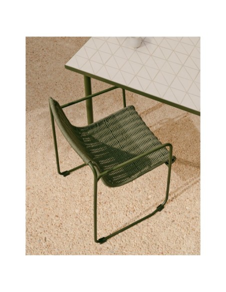 Silla apilable Maurina de acero galvanizado verde y cuerda verde - Kave Home