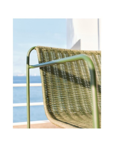 Sillón apilable Maurina de acero galvanizado verde y cuerda verde - Kave Home