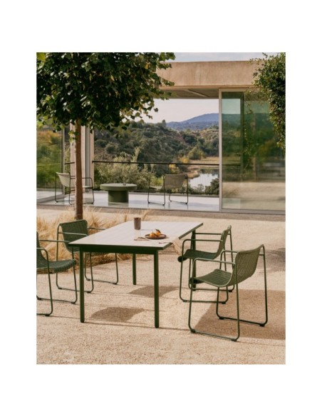 Mesa de exterior Maurina de acero galvanizado verde y azulejos color crudo 223 x 101 cm - Kave Home