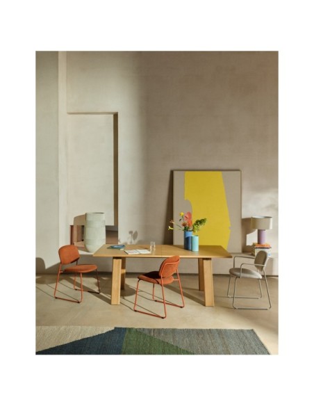 Silla Meli de chenilla beige y estructura de metal beige FSC Mix Credit - Kave Home