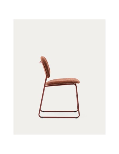 Silla apilable Meli de chenilla terracota y patas de metal terracota FSC Mix Credit - Kave Home