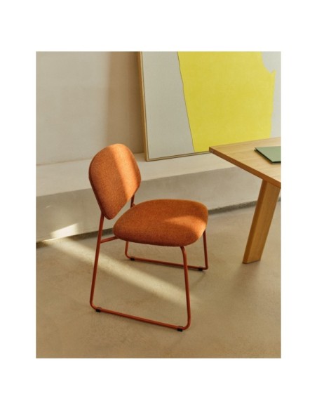 Silla apilable Meli de chenilla terracota y patas de metal terracota FSC Mix Credit - Kave Home