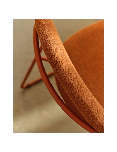 Silla apilable Meli de chenilla terracota y patas de metal terracota FSC Mix Credit - Kave Home