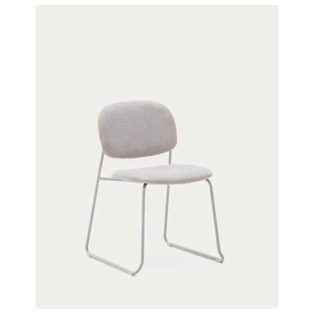 Silla apilable Meli de chenilla beige y patas de metal beige FSC Mix Credit - Kave Home