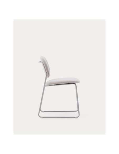 Silla apilable Meli de chenilla beige y patas de metal beige FSC Mix Credit - Kave Home