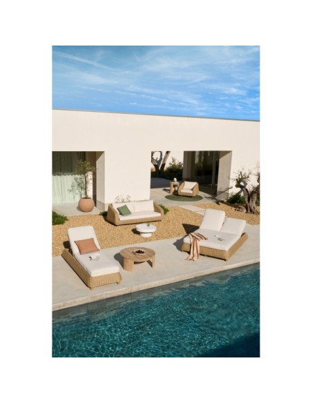 Sofá Meria de 3 plazas de ratán sintético y patas de madera maciza de acacia FSC 100% 208 cm - Kave Home