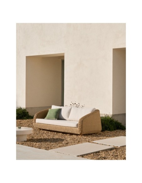 Sofá Meria de 3 plazas de ratán sintético y patas de madera maciza de acacia FSC 100% 208 cm - Kave Home