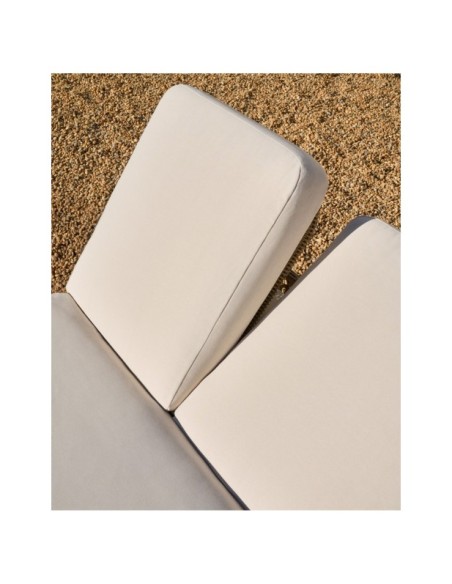 Tumbona doble Meria de ratán sintético y patas de madera maciza de acacia FSC 100% - Kave Home