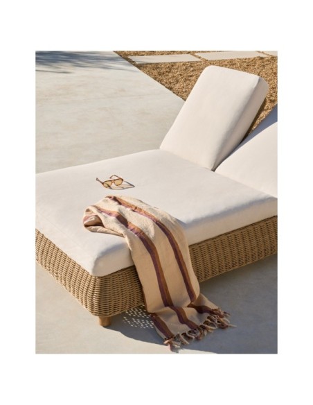 Tumbona doble Meria de ratán sintético y patas de madera maciza de acacia FSC 100% - Kave Home