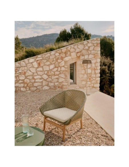 Butaca Olbia de ratán sintético y madera maciza de teca FSC 100% - Kave Home