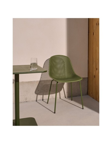 Silla de exterior Quinby con patas de acero verde - Kave Home
