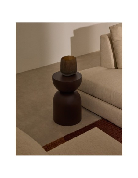 Mesa auxiliar Rachell de metal con acabado pintado morado Ø30,5 cm - Kave Home