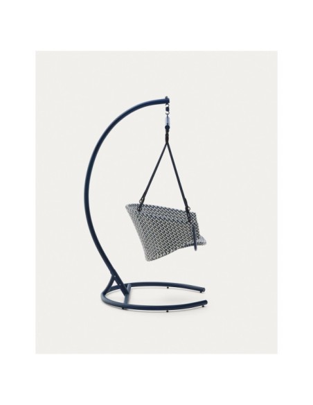 Sillón colgante con pie Saliga de aluminio y ratán sintético azul - Kave Home